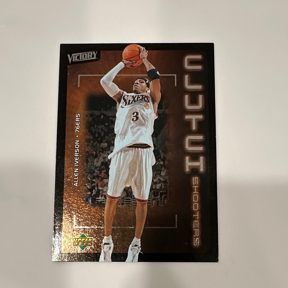 Upper Deck Clutch Shooters Trading Card - Black and White Allen Iverson mint